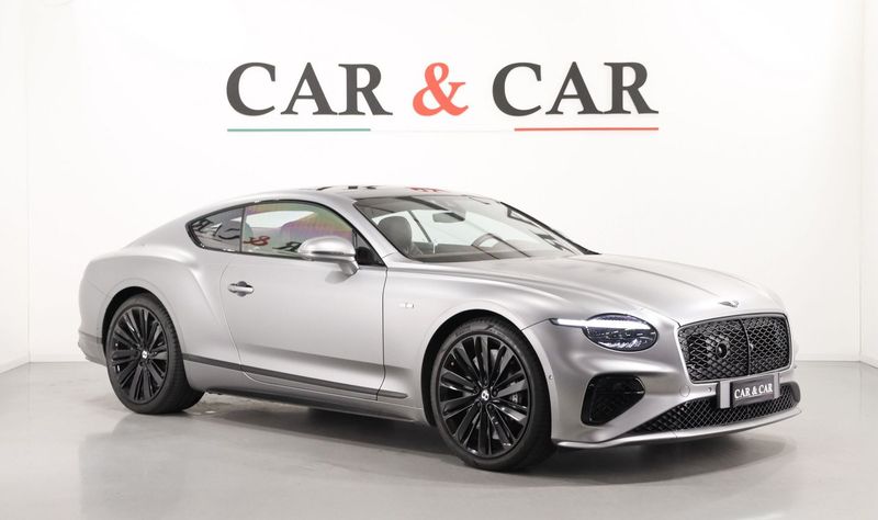 Bentley Continental GT argento nello studio Car & Car